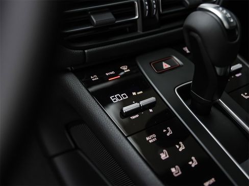 Used 2025 Porsche Macan image 25