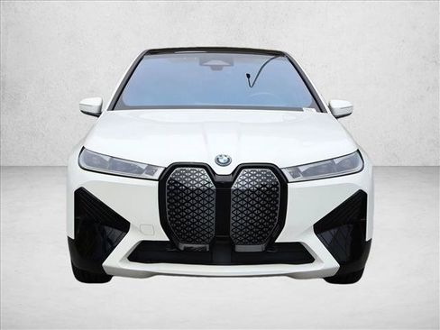 Used 2023 BMW iX xDrive50 w/ Sport Package AWD/4WD image 3