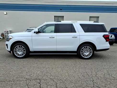Used 2023 Ford Expedition Max Limited AWD/4WD image 2