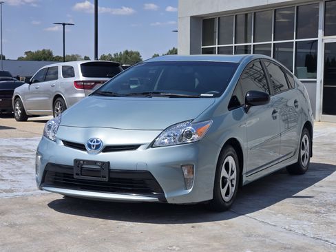 Used 2014 Toyota Prius Two FWD image 3