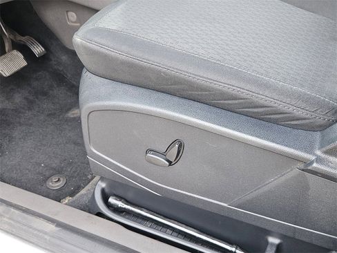 Used 2022 Ford Transit Connect XLT image 15