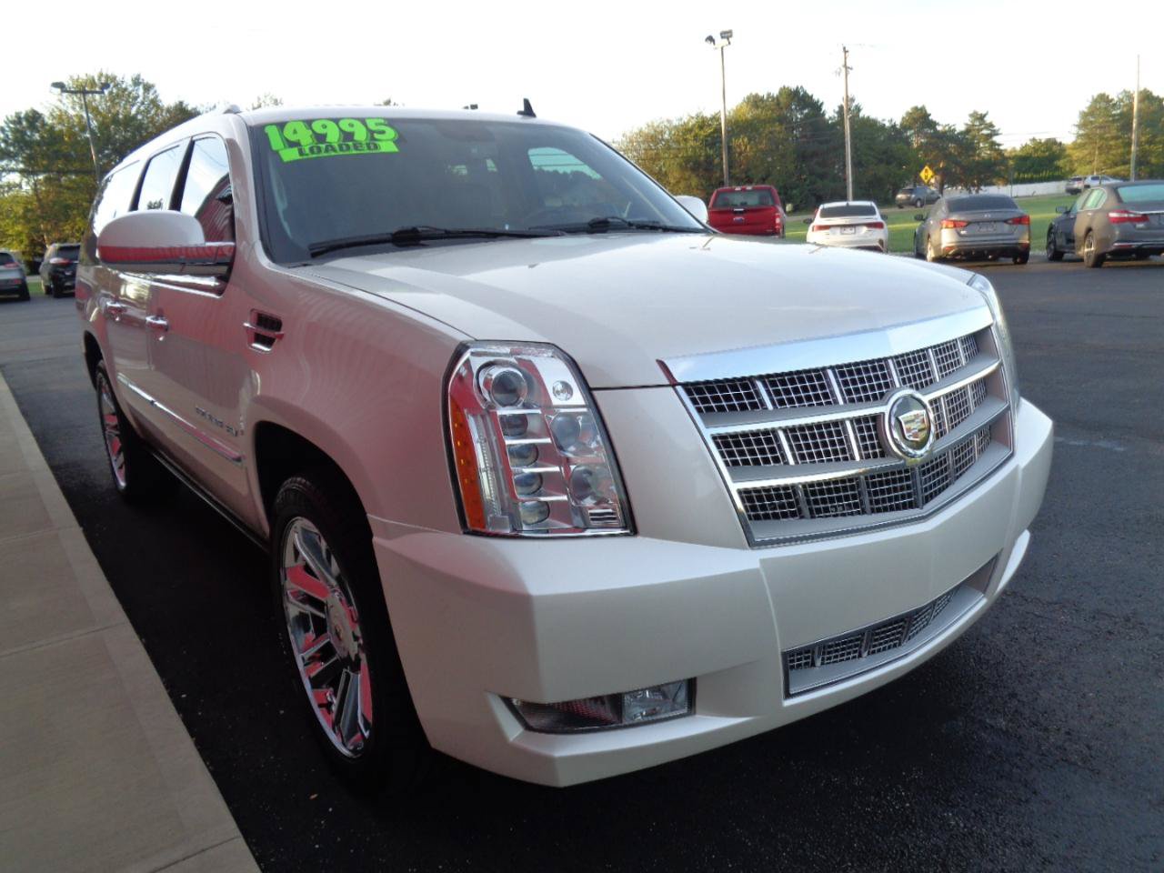 Used 2013 Cadillac Escalade ESV Platinum AWD/4WD image 4