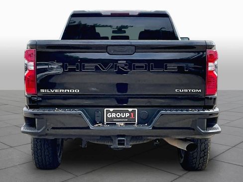 Used 2022 Chevrolet Silverado 2500 Custom w/ Custom Value Package AWD/4WD image 5