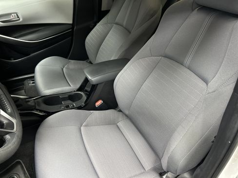 Used 2025 Toyota Corolla SE w/ Convenience Package FWD image 16