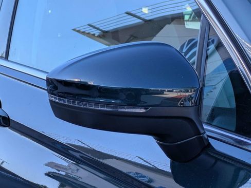 Used 2019 Volkswagen Tiguan SEL FWD image 12