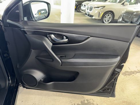 Used 2017 Nissan Rogue Sport SL w/ SL Premium Package image 9