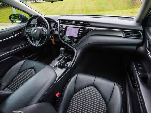 Used 2019 Toyota Camry SE FWD image 30