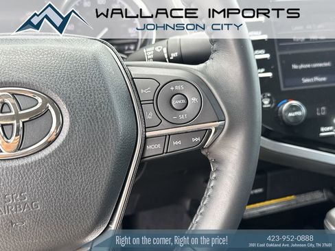 Used 2020 Toyota Camry XLE image 30