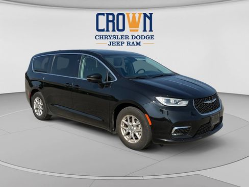 Used 2024 Chrysler Pacifica Touring-L FWD image 1