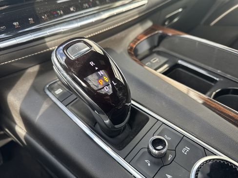 Used 2023 Cadillac Escalade Premium Luxury image 18