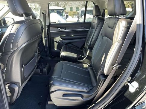 Certified 2023 Jeep Grand Cherokee L Limited image 18