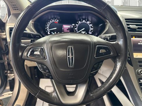 Used 2018 Lincoln MKZ Premiere image 17