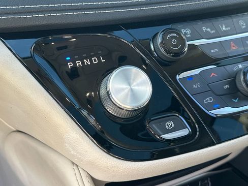 Used 2022 Chrysler Pacifica Limited image 19