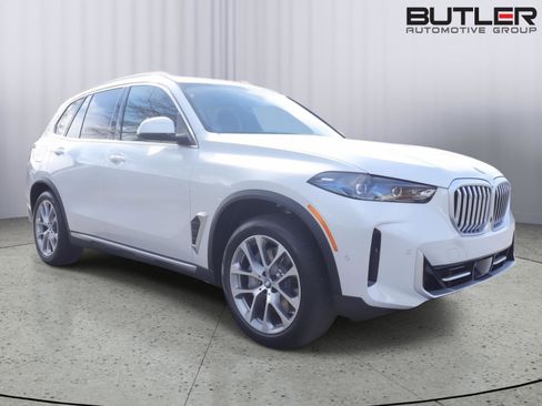 New 2026 BMW X5 xDrive50e w/ Climate Comfort Package AWD/4WD image 2