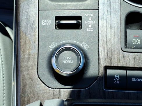 Used 2022 Toyota Highlander Platinum AWD/4WD image 16