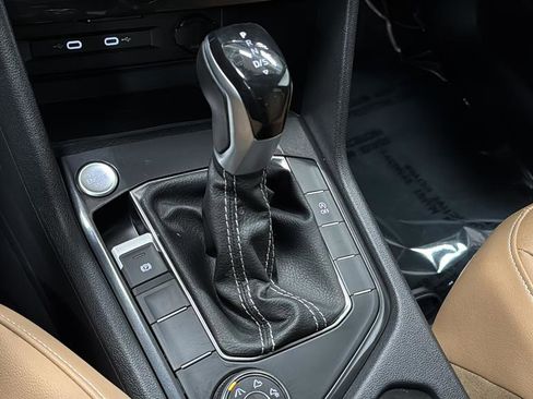 Used 2024 Volkswagen Tiguan SE AWD/4WD image 19