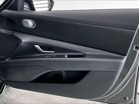 Certified 2024 Hyundai Elantra SE FWD image 19