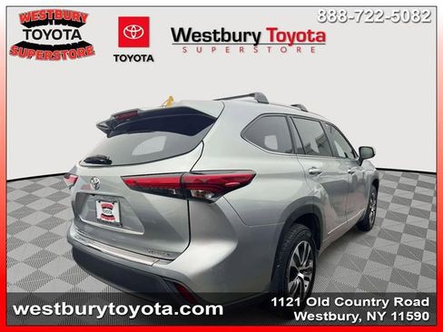 Used 2023 Toyota Highlander XLE image 6