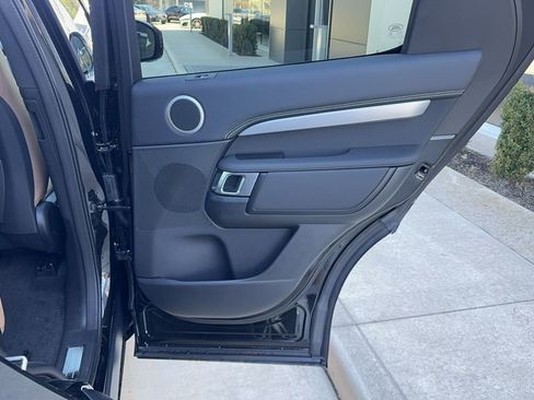 New 2024 Land Rover Discovery Dynamic SE image 20