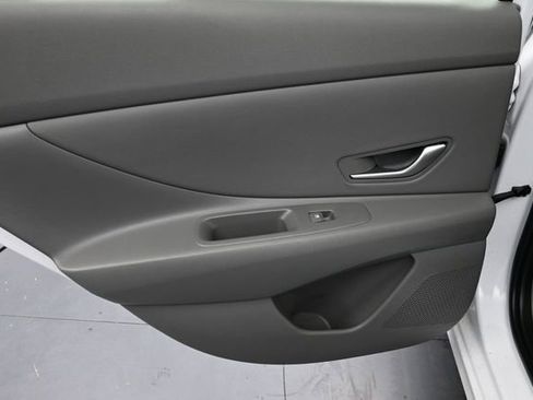 Used 2025 Hyundai Elantra SEL FWD image 32