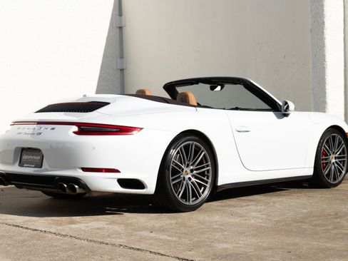 Used 2018 Porsche 911 Carrera 4S image 10