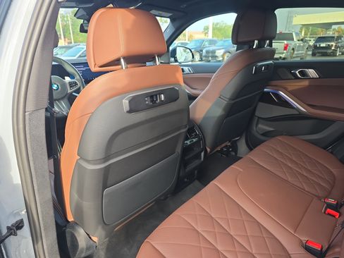 Used 2025 BMW X6 xDrive40i image 12