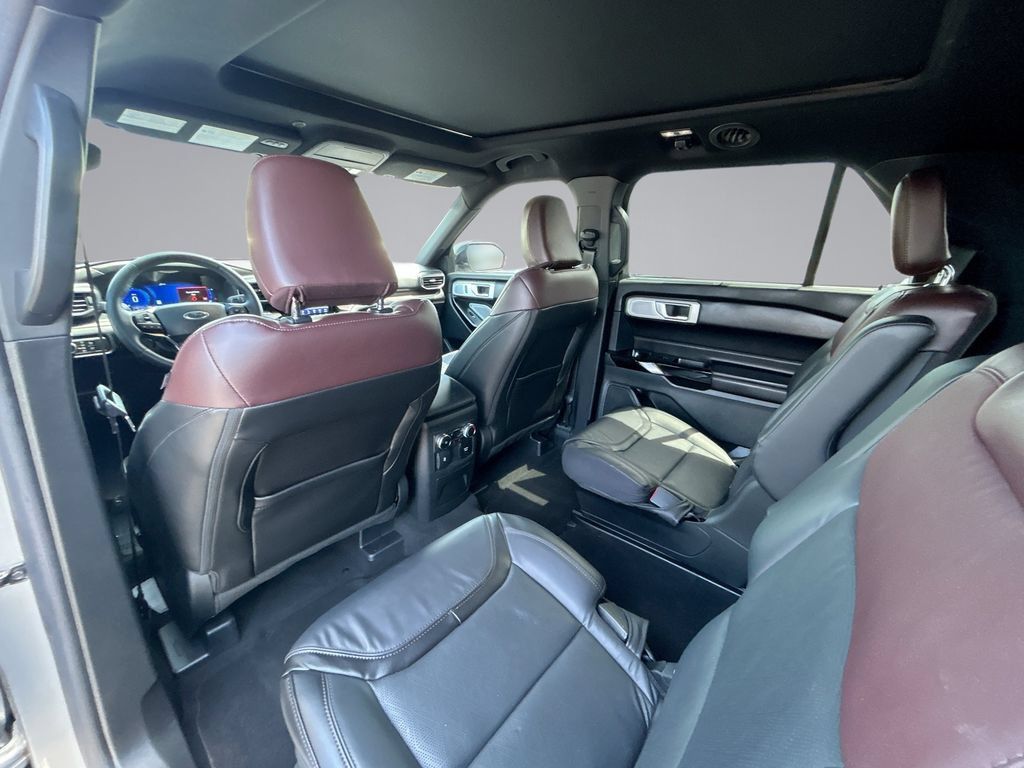Used 2023 Ford Explorer Platinum w/ Technology Package AWD/4WD image 29