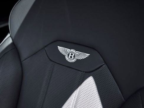 Used 2024 Bentley Bentayga AWD/4WD image 44