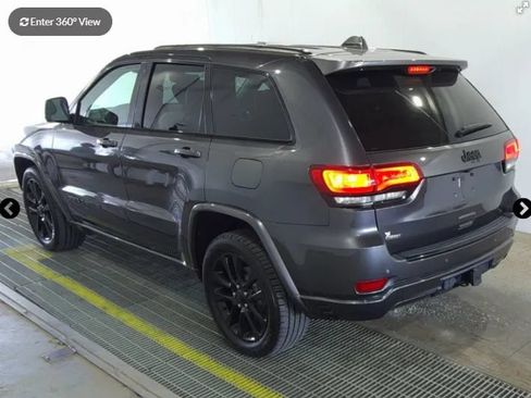 Used 2017 Jeep Grand Cherokee Altitude RWD image 3