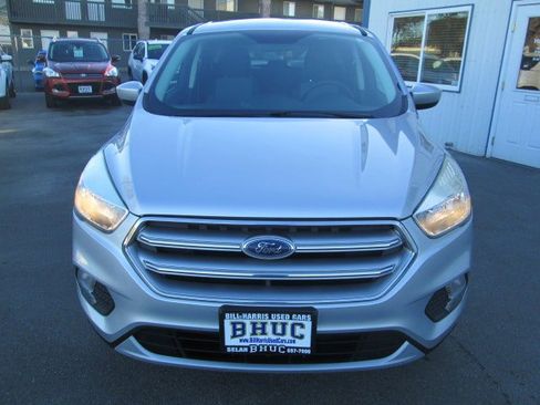 Used 2017 Ford Escape SE image 2