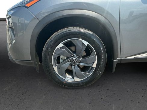 Used 2025 Nissan Rogue SV w/ SV Premium Package FWD image 13