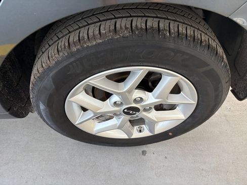 Used 2025 Kia Soul LX w/ LX Technology Package FWD image 30