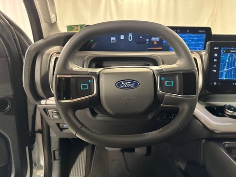 Used 2025 Ford Expedition Active AWD/4WD image 20