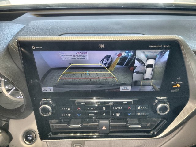 Used 2021 Toyota Highlander Platinum AWD/4WD image 17