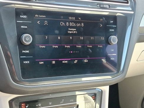 Used 2022 Volkswagen Tiguan SE R-Line AWD/4WD image 3