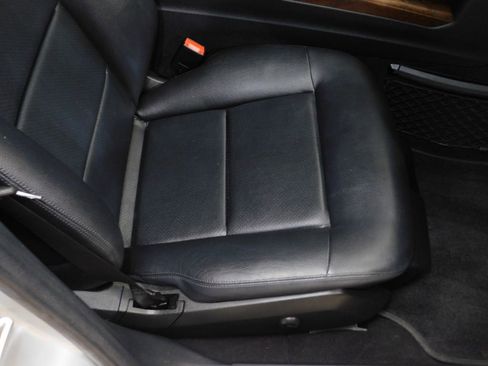 Used 2013 Mercedes-Benz E 350 4MATIC Sedan image 96