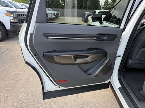 Used 2024 Kia EV9 Light Long Range RWD image 15