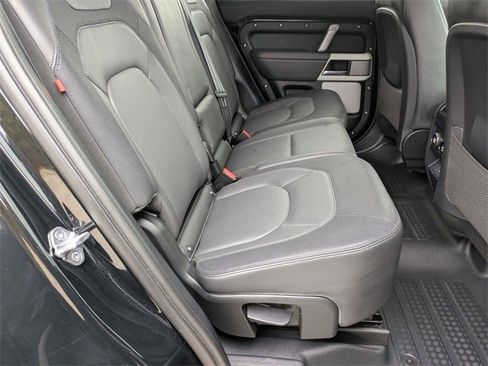 Used 2023 Land Rover Defender 130 X-Dynamic SE image 17