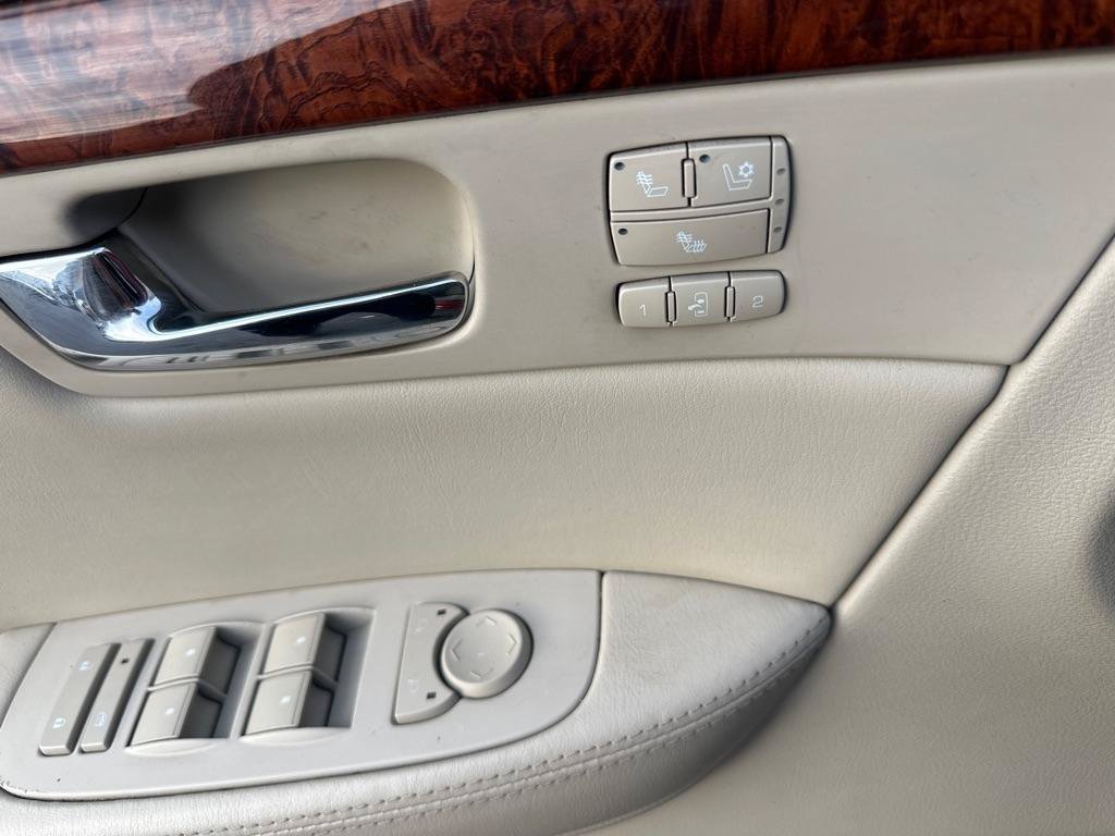 Used 2006 Cadillac DTS w/ Trunk Convenience Package FWD image 20