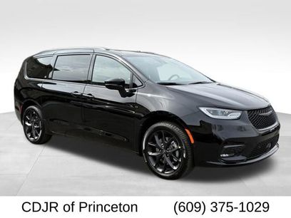 New 2026 Chrysler Pacifica Limited