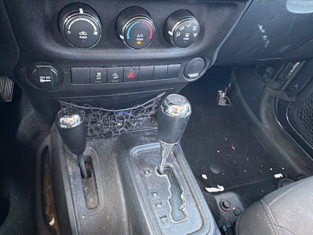 Used 2018 Jeep Wrangler Unlimited Sport w/ Connectivity Group AWD/4WD image 11