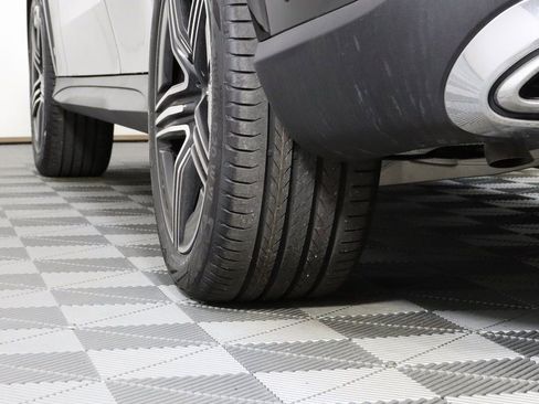 Used 2025 Mercedes-Benz GLC 350e 4MATIC image 12