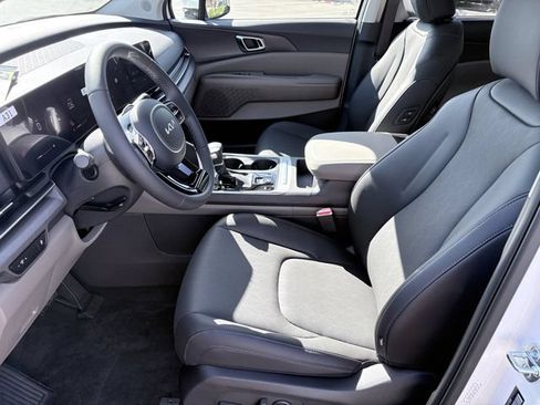 New 2026 Kia Carnival EX FWD image 6