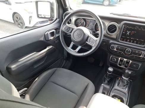 Used 2018 Jeep Wrangler Unlimited Sahara image 22