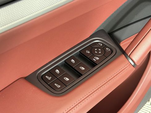 Used 2026 Porsche Cayenne AWD/4WD image 21