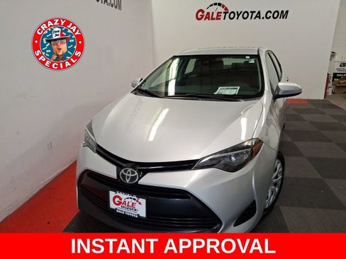 Used 2018 Toyota Corolla LE FWD image 3