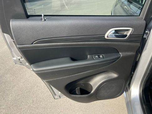 Used 2021 Jeep Grand Cherokee Laredo X image 17