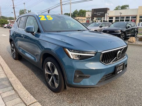 Used 2025 Volvo XC40 B5 Plus AWD/4WD image 7