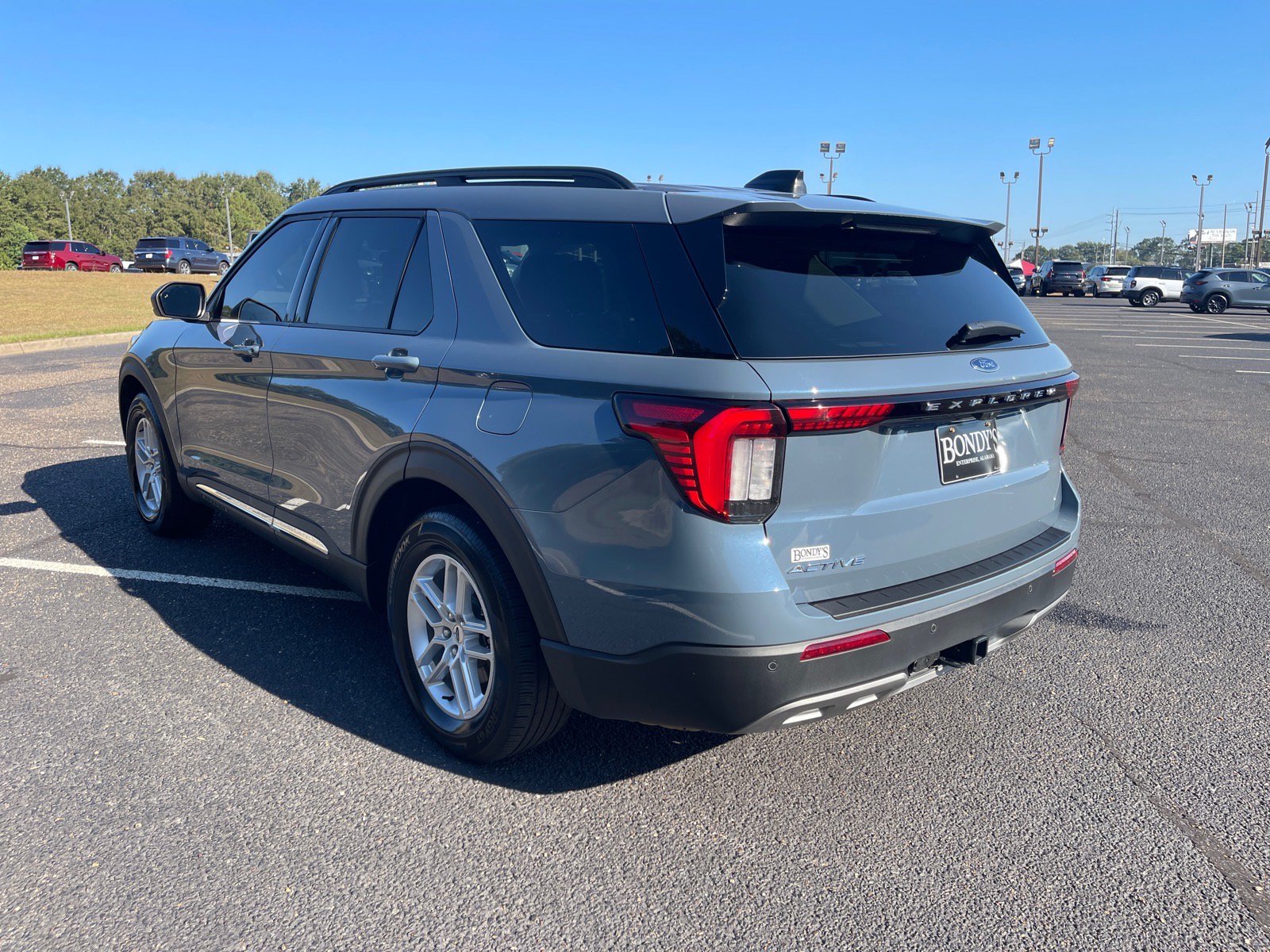 Used 2025 Ford Explorer Active w/ Active Comfort Package RWD image 14