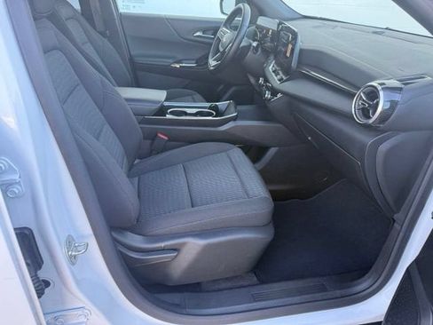 Certified 2025 Chevrolet Equinox LT AWD/4WD image 17